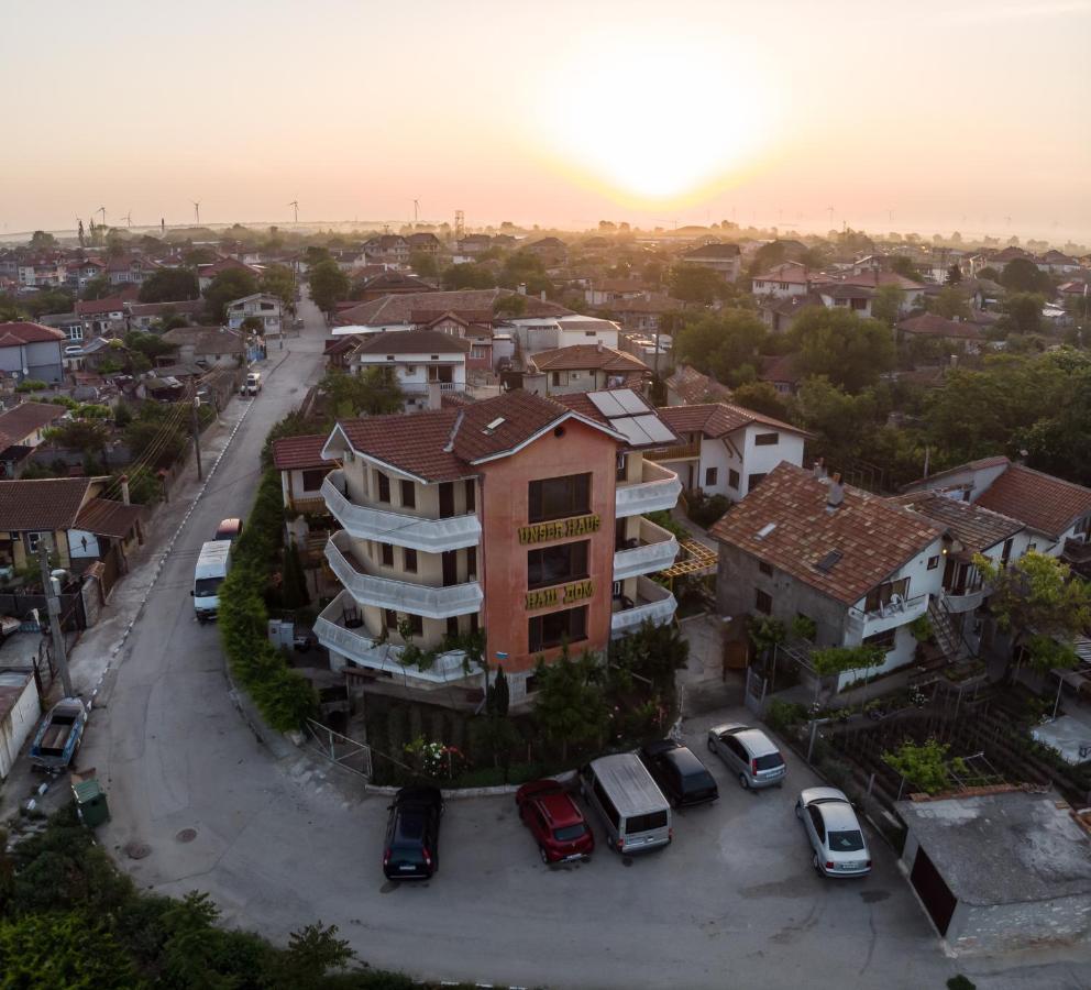 Guest House Nash Dom Kavarna ภายนอก รูปภาพ
