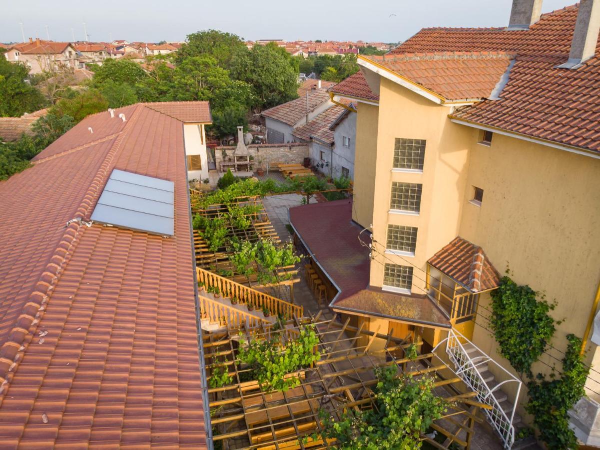 Guest House Nash Dom Kavarna ภายนอก รูปภาพ