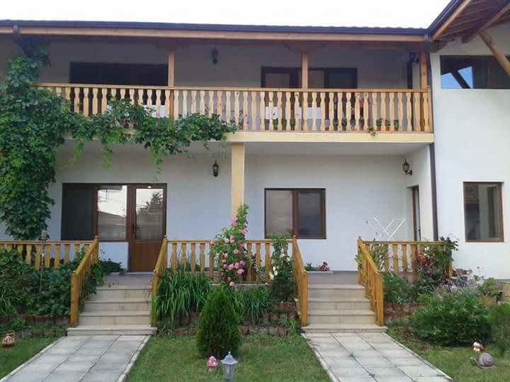 Guest House Nash Dom Kavarna ภายนอก รูปภาพ