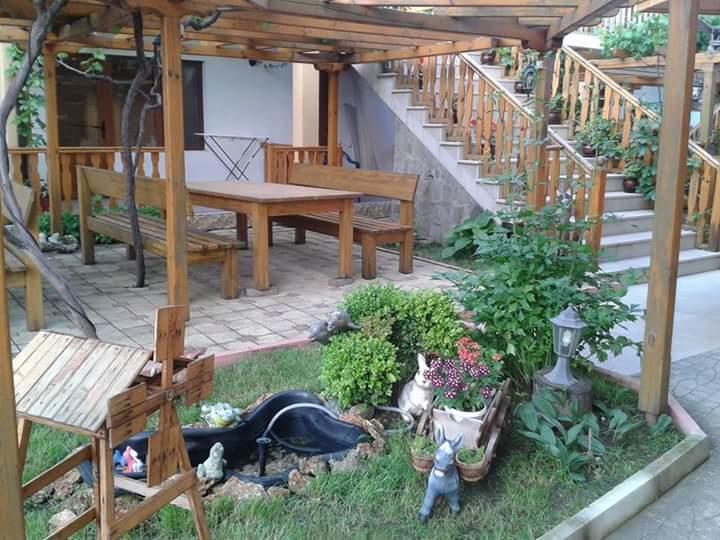 Guest House Nash Dom Kavarna ภายนอก รูปภาพ