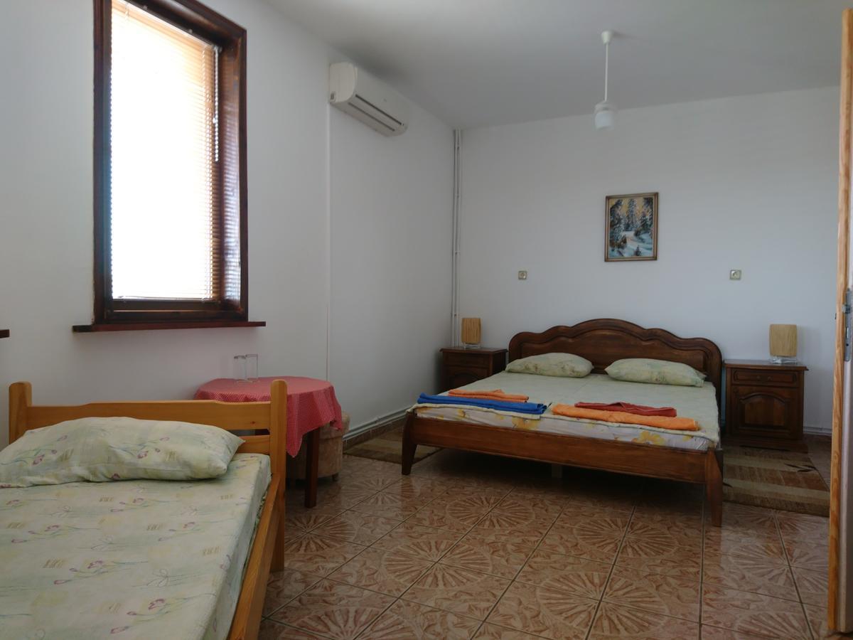 Guest House Nash Dom Kavarna ภายนอก รูปภาพ
