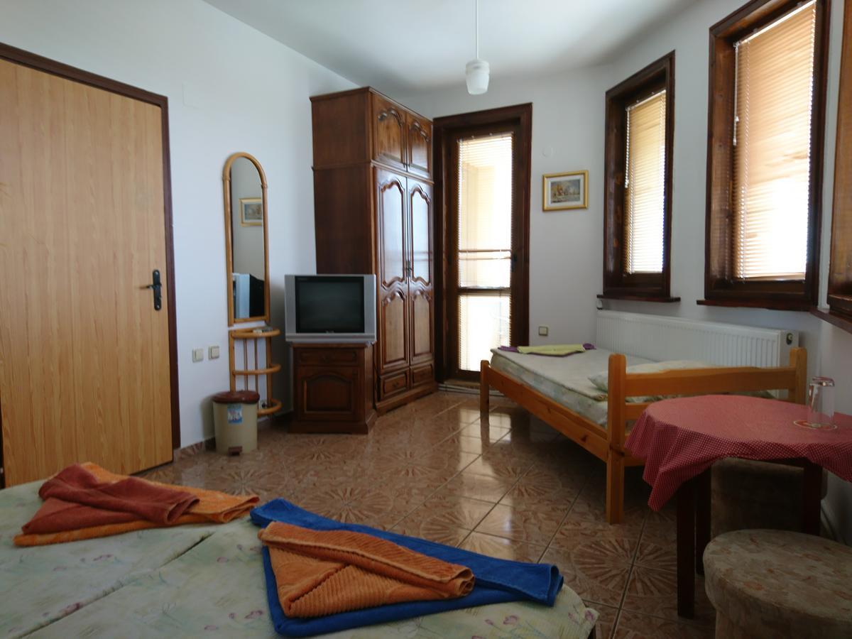 Guest House Nash Dom Kavarna ภายนอก รูปภาพ